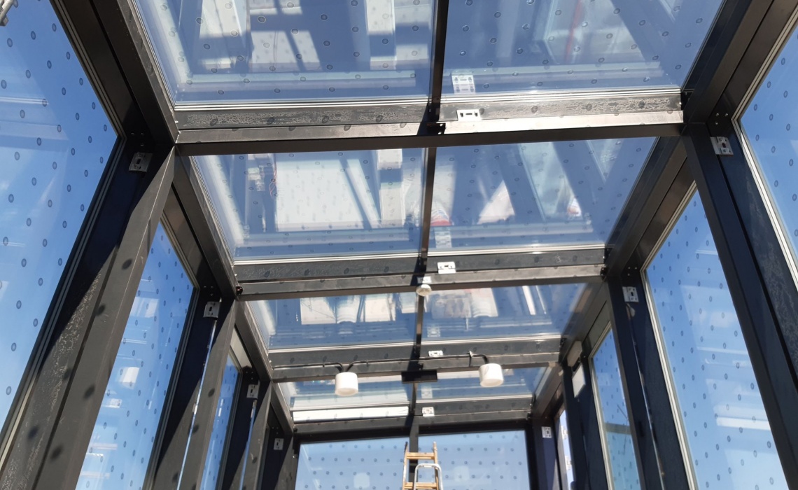 Ochrana proti ptákům polep skel terčíky o průměru 37mm v rastru 150mm